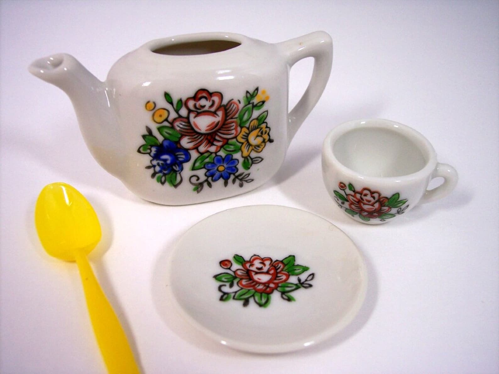1970s Miniature China Tea Set by Chilton Toys, 13 Pc., Teapot, Cups