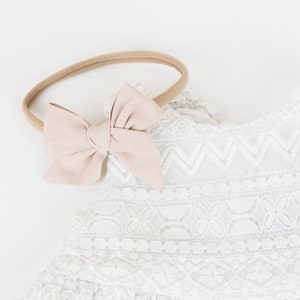 Wählen Sie Ihre Farbe Hand gebunden Schleife, Schule Mädchen Schleife, Baby Stirnband, Stoff Haarschleife, zierliche Schleife, Sailor Schleife Pigtail Set, Hand gebunden Schule Mädchen Schleife