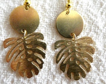 Monstera leaf brass earrings-dangling gold earrings-plant jewelry- tropical jewelry -botanical earrings-mom 's gift