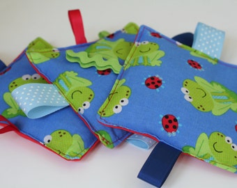 Pufs para niños, pufs para niños pequeños, pufs de etiquetas, pufs de ranas y mariquitas, pufs azules y rojos, género neutro, idea de regalo, juguete sensorial