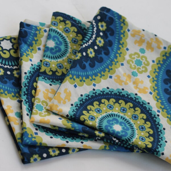 White and blue medallion cloth napkins, medallion table linens, table decor, shower gift, housewarming gift, hostess gift