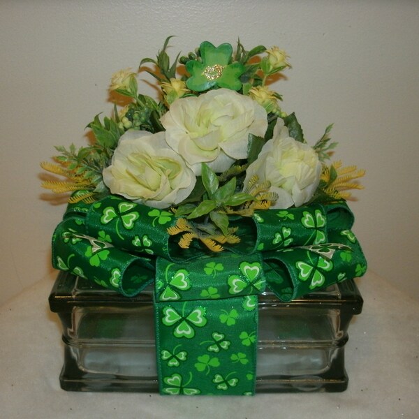 Día de San Patricio, Bloque de vidrio iluminado, pieza central, mucha suerte irlandesa, decoración de casa de temporada, decoración de la mesa de vacaciones, arreglo floral,