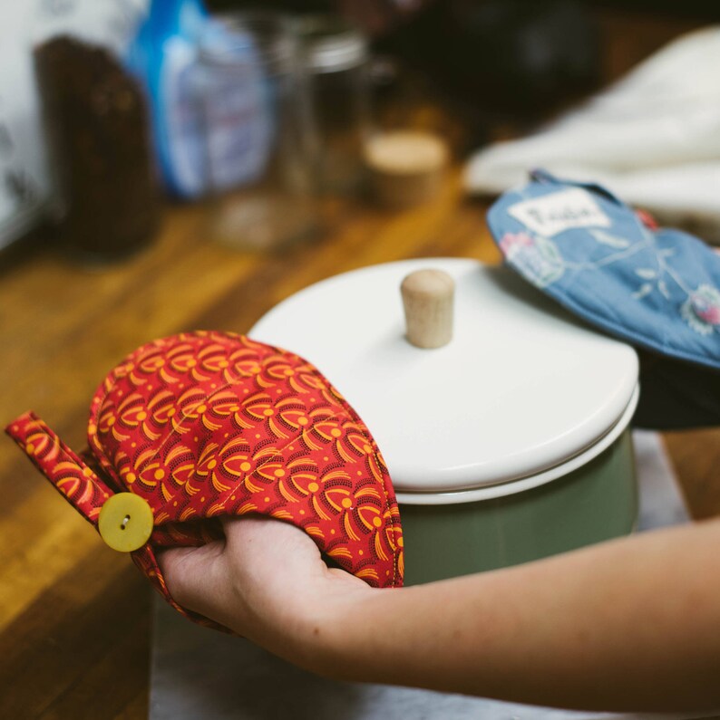 Valentines Oven Mitt Heart Shaped Oven Mitt Handmade Pot Holder Red Potholder Fair Trade Chef Gift Retro Gift for HerGalentines