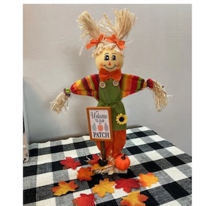 Welkom bij onze Patch mini vrijstaande vogelverschrikker met bord voor herfstdecor