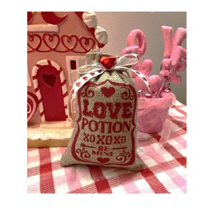 ラブポーション XOXOXO Be Mine バレンタイン用ミニ黄麻布袋 段付きトレイ