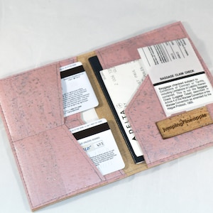 Cubierta del pasaporte, titular del pasaporte RFID, monedero vegano minimalista, cuero del tercer aniversario, cartera del pasaporte vegano, cartera de viaje, oro rosa