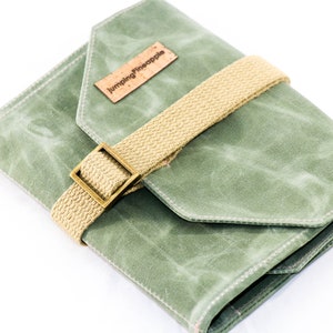 Waxed canvas roll up pencil case, Fountain pen holder, Handmade pen case, Art organizer, Art supply case, Olive green, regular size