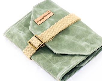 Waxed canvas roll up pencil case, Fountain pen holder, Handmade pen case, Art organizer, Art supply case, Olive green, regular size
