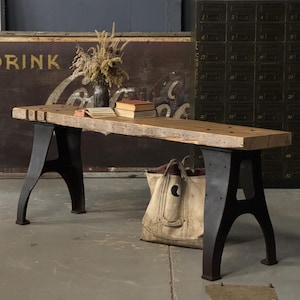 Antieke industriële werkbanktafel, gietijzeren werkbank, rustieke industriële consoletafel, industriële banktafel, haltafel