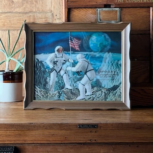 Stampa 3D olografica vintage con cornice, Apollo 11 porta i primi uomini sulla Luna il 20 luglio 1969, Allunaggio patriottico, Decorazione vintage con astronauta