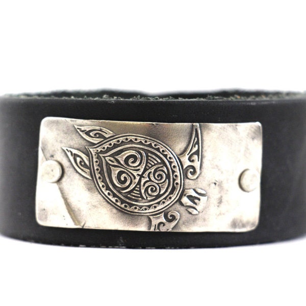 Tribal Jewelry, Leather Cuff Bracelet, Nautical Gift, Nautical Jewelry, Sea Turtle Jewelry, Tribal Sea Turtle Bracelet, Hawaiian Tribal Art