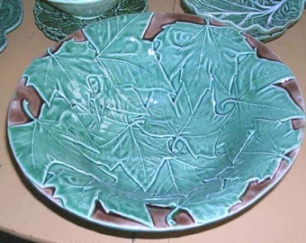 Bordallo Pinheiro Majolica Large Serving Bowl - Bordallo Stoneware Bowl - Embossed Green Maple Leaves Centerpiece Bowl - Green Bowl w/ Brown