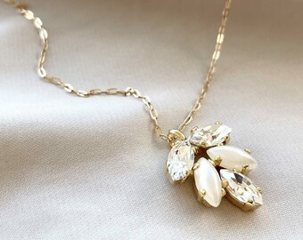 Pearl and crystals dainty necklace