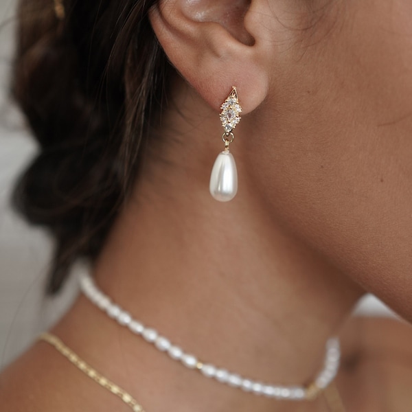 Pearl bridal earrings