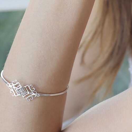 Bridal arm shops band
