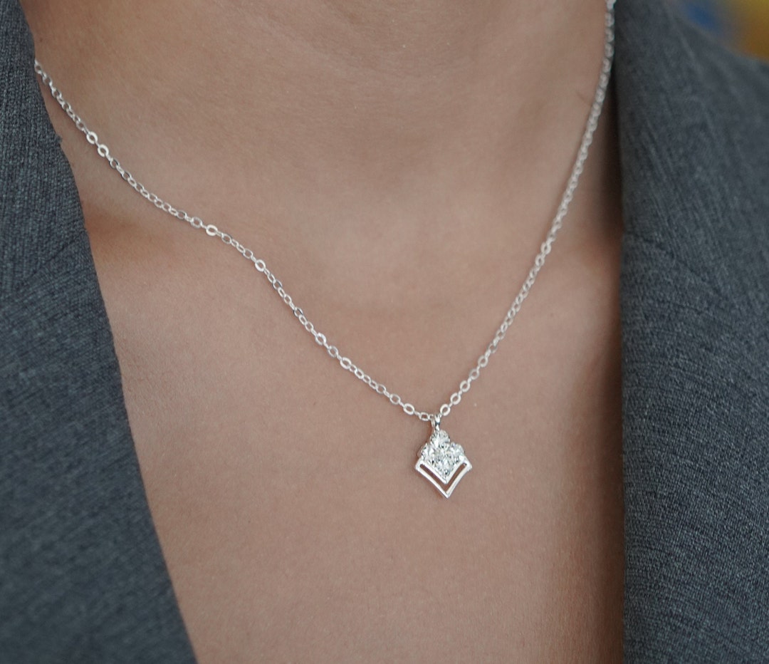 Necklace “Dainty Stones