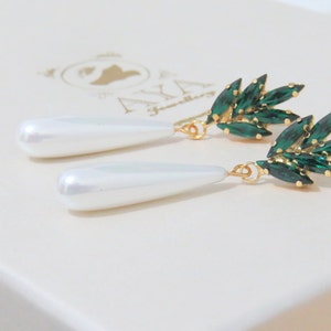 Emerald Earrings, Bridal Pearl Drop Earrings, May Birthstone Earrings, Swarovski Earrings, Christmas Gift, Green Wedding Earrings, Pearl