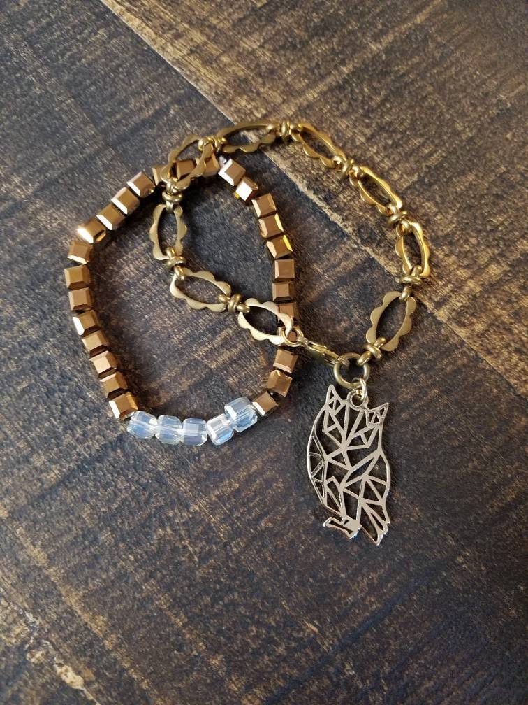 Owl charm bracelet, stretch glass bead bracelet , Brass Chain bracelet