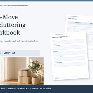 Op de afbeelding: Een Pre-Move Decluttering Workbook met 6 pagina's in Letter- en A4-formaat. Het document bevat secties met de titels Item decisions en Decluttering priorities. Een kleine foto toont verhuisdozen en een plant in een kamer.