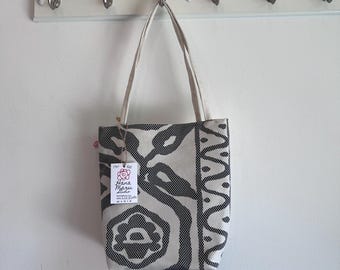Sac à bandoulière Obi Remake en soie kimono gris et blanc 0001
