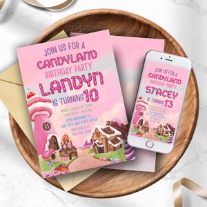 Puede incluir: Invitaciones rosas para una fiesta de cumpleaños de Candyland con el texto "Join us for a Candyland Birthday Party". Una invitación está en un teléfono inteligente. Las invitaciones presentan un diseño caprichoso de casa de caramelos.