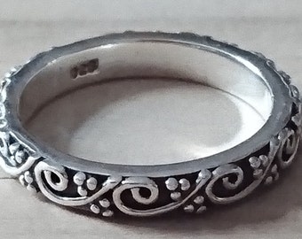 Sterling silver patterned ring