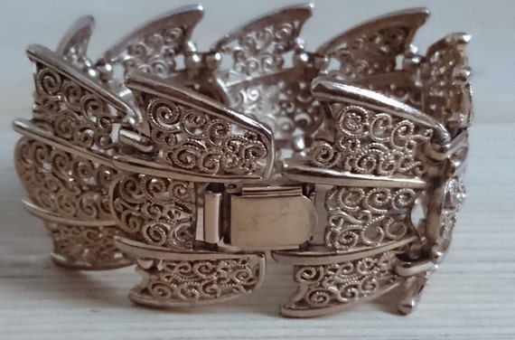 Vintage 1950/'s signed Kigu Made in England hinged cuff bracelet with unusual fastener design