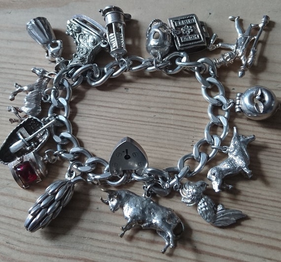 Onderscheiden elleboog Kangoeroe Vintage Sterling Silver Charm Bracelet With 14 Large Charms - Etsy
