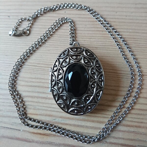 Vintage Avon locket pendant