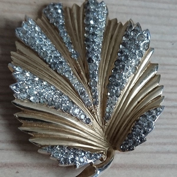 FREE SHIPPING Vintage Nettie Rosenstein brooch