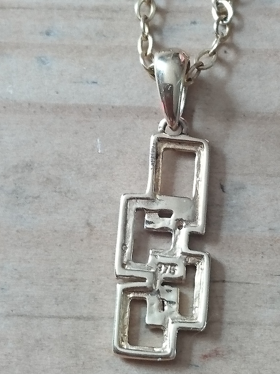 Vintage 9ct Gold pendant and chain - image 2