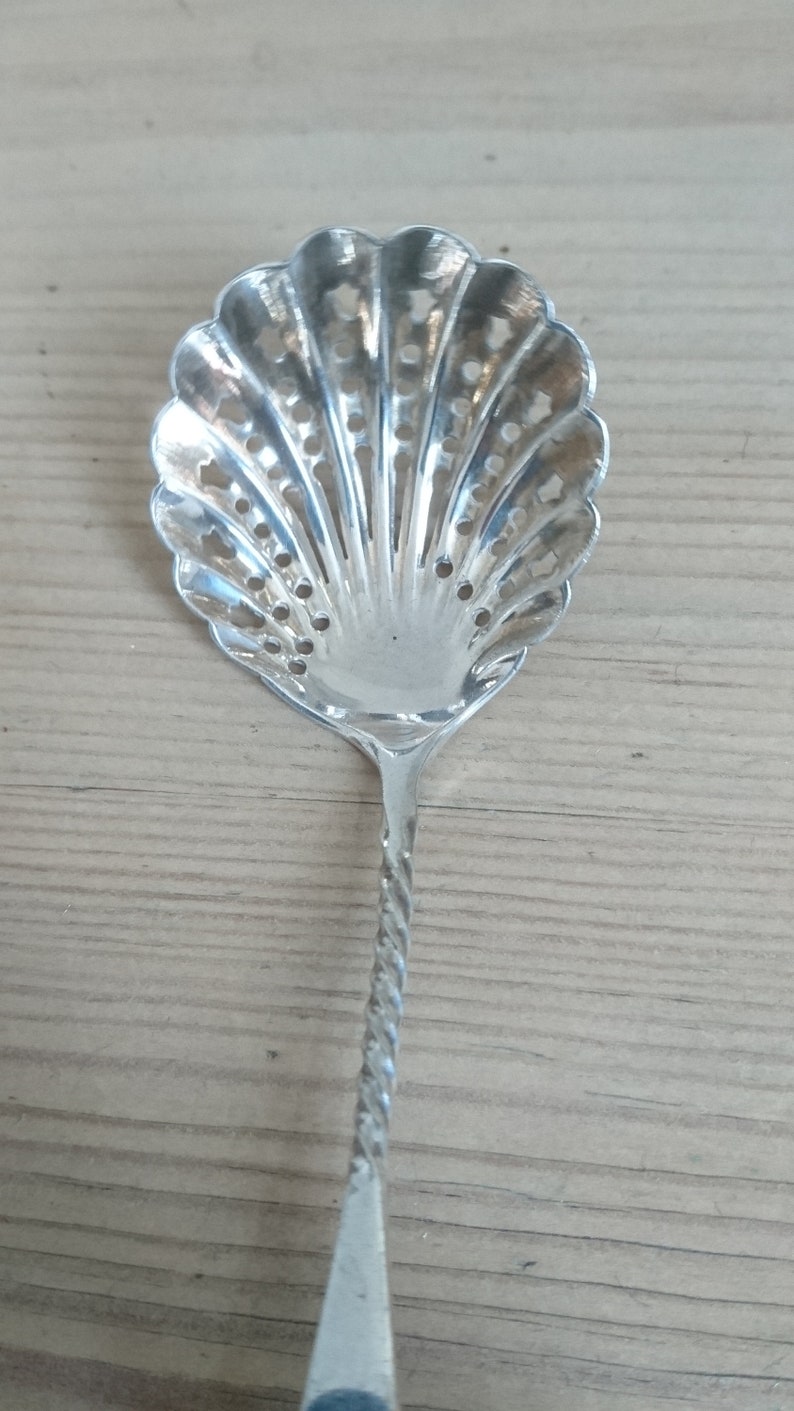 Vintage decorative mote spoon