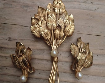 Vintage brooch and earrings set by star with real Pearls