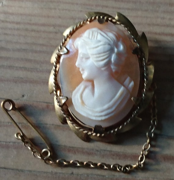 Vintage rolled Gold cameo brooch - image 1