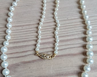 Vintage glass pearl necklace