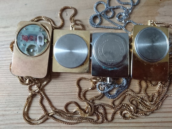 Lot of four vintage quartz pendant watches - image 3