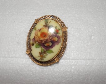 Vintage Floral & Gold Tone Filigree Brooch -  EUC    2"