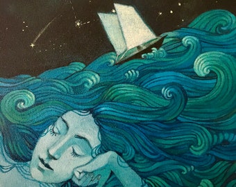 Lucy Campbell-Druck „Mein Geist ist ein Ozean“. Signierter Druck in limitierter Auflage. Frau im Meer, rollende Wellen, kleines Boot, Sterne, Navigation