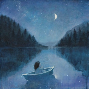 Carte de voeux Lucy Campbell « Wired to the Moon », oeuvre d'art originale, garçon dans un bateau, lune, reflets, étoiles, ciel nocturne, réalisme magique