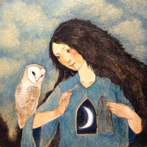 Carte de voeux de Lucy Campbell « La nuit fait signe ».  Carte de voeux originale. Femme, hibou, porte, clé, lune.