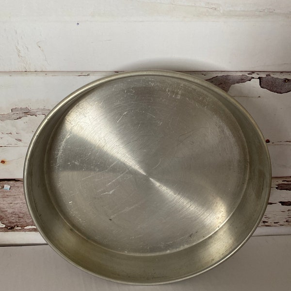 Vintage 9.25” Vitality Mirror aluminum cake pan