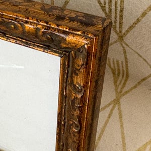 Vintage 2.5”x3.5” gold photo frame