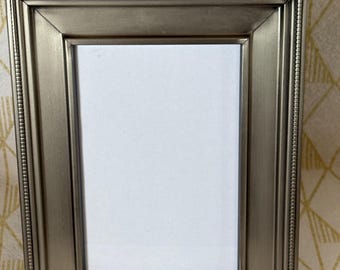Vintage 4”x6” pewter photo frame