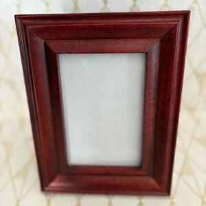 Vintage 4”x6” brown wooden photo frame