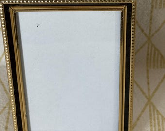 Vintage 3.5”x5” gold  finish ornate photo frame Hollywood Regency Victorian