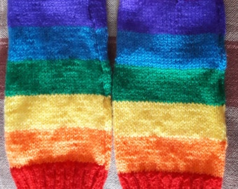 Handgebreide regenboogbeenwarmers: Retro Pride-sokken zonder voeten uit de jaren 80