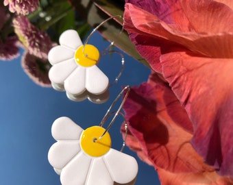 Lightweight daisy hoops | flower earrings