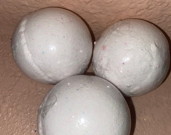 Large 2 1/2 inch white colored bath bomb, strong scent,  big bubbly bath bomb, big bath fizz, sphere shaped bomb, spinning floating bomb