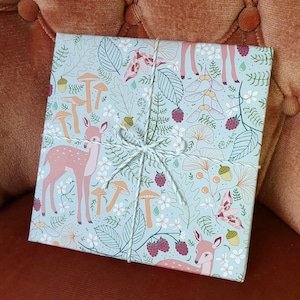 Feuille de papier cadeau Woodland fauve FSC 70 x 50 cm