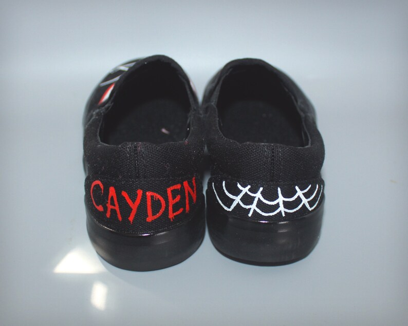 Miles Morales con los zapatos Adidas Superstar en Marvel's Spider-Man es  una confrontación contra el AJ1 - GameOverLA.com